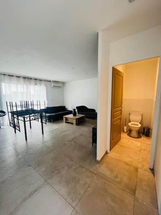 Jolie Maison De Village 2 Chambres Ouveillan エクステリア 写真