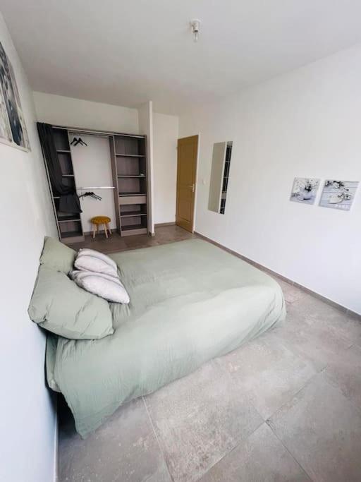 Jolie Maison De Village 2 Chambres Ouveillan エクステリア 写真
